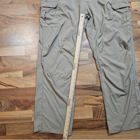 LL Bean Mens L Regular Nylon Cargo Pants Khaki Hiking Outdoor Stretch - Picture 8 of 8